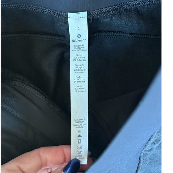 NWOT Women’s Black Lululemon Scuba Joggers Sweat Pants Size 4 - Picture 3 of 5